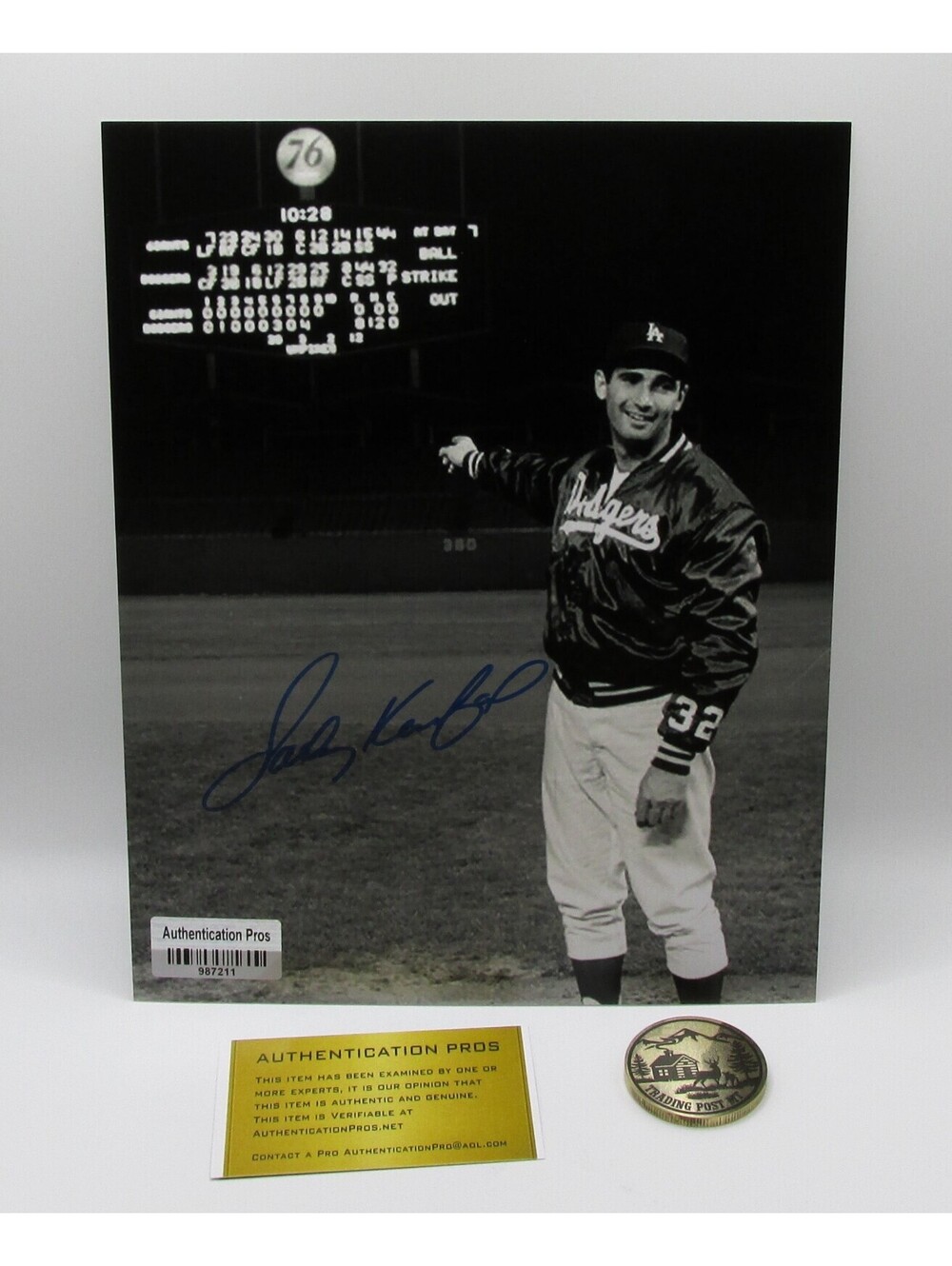 Sandy Koufax Signed 8x10 Photo With COA (987211) (Dodgers)